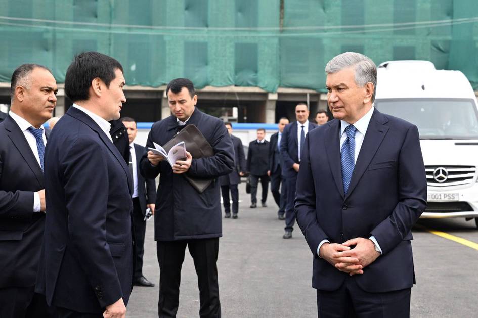 Uzbekistan’s president reviews electric buses, transport and infrastructure projects in Samarkand